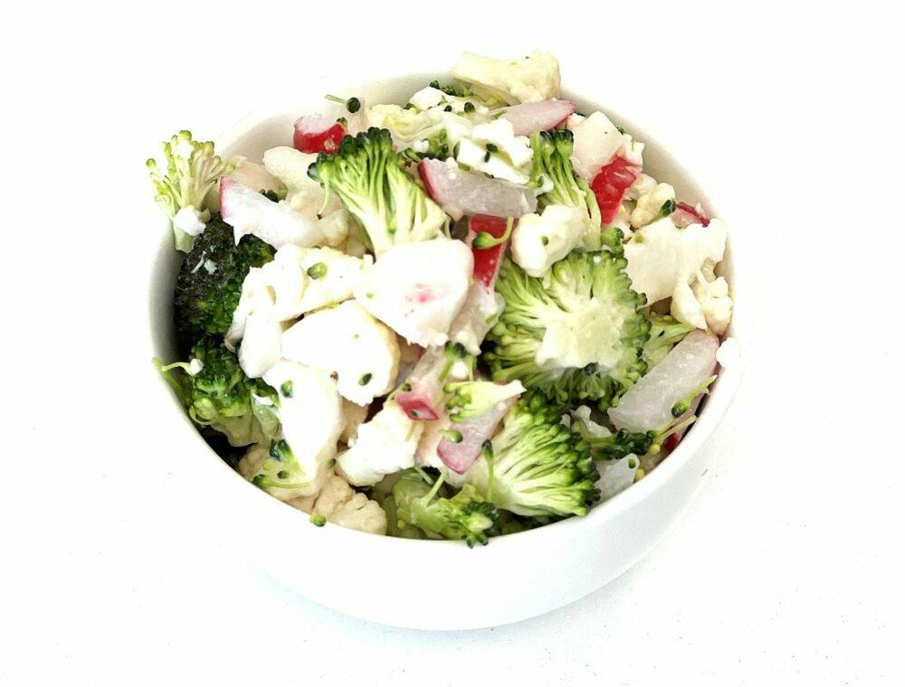 Salade de chou-fleur, de brocoli et de radis
