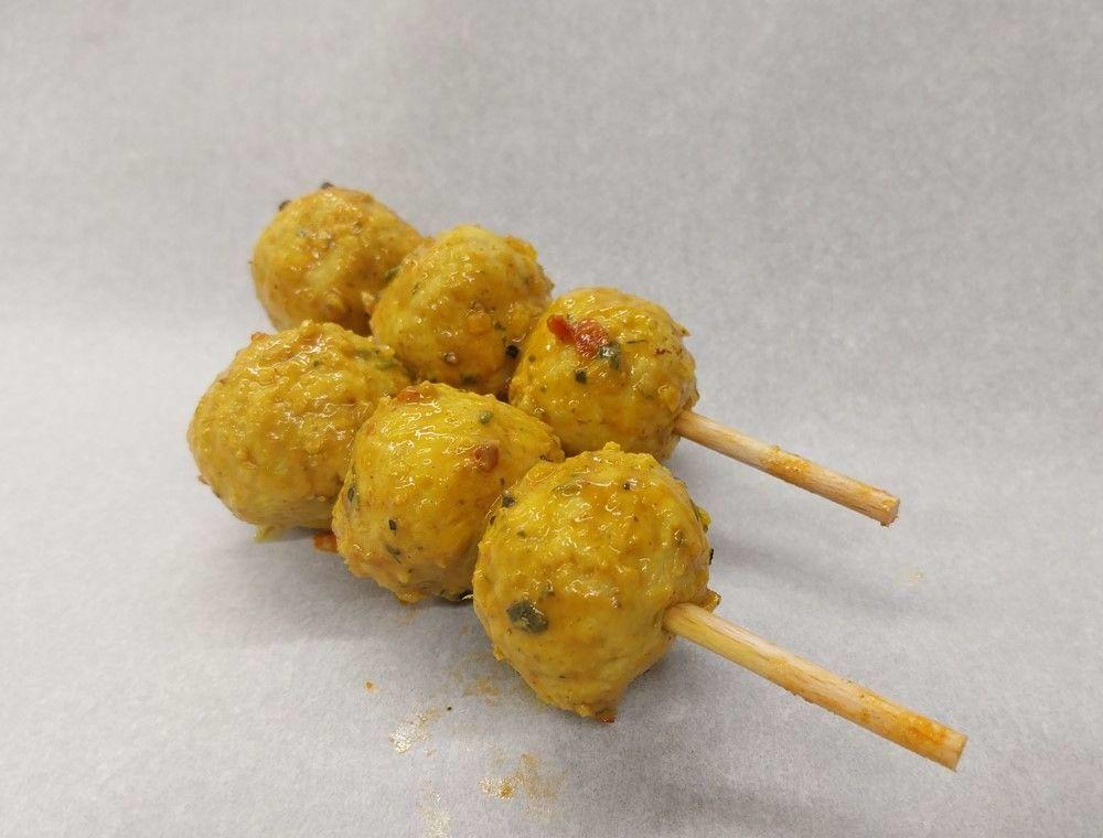 Brochette de miniboulettes curry