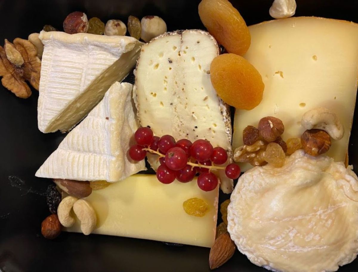 Plateau de fromages dessert (150 g) avec fruits et noix